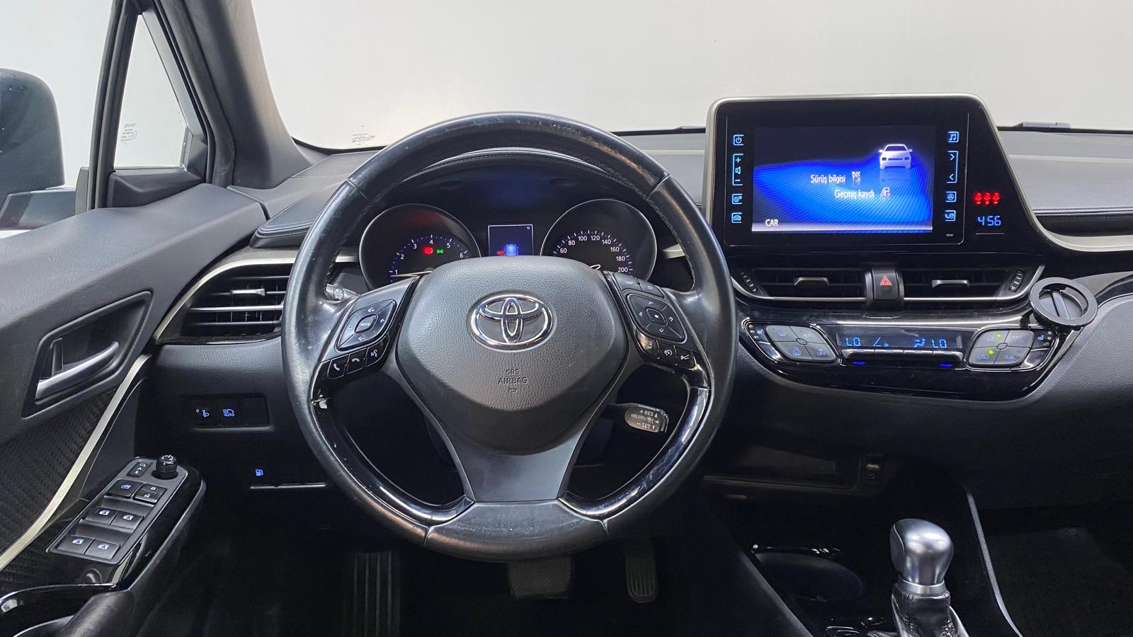 TOYOTA C-HR 10